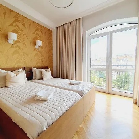 Apartmán Wyzwolenia , Lazienki Park & Zbawiciela Sq. 2'