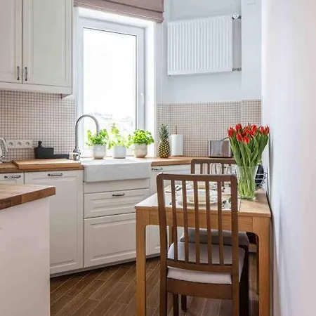 Apartmán Wyzwolenia , Lazienki Park & Zbawiciela Sq. 2' Varšava